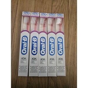 Vintage‎ 1988 Oral B Set Of 5 Toothbrushes - 40 Regular - Red Toothbrush